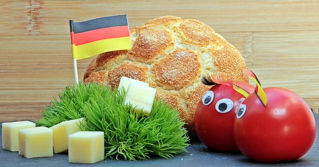 从表现和薪 从表现和薪